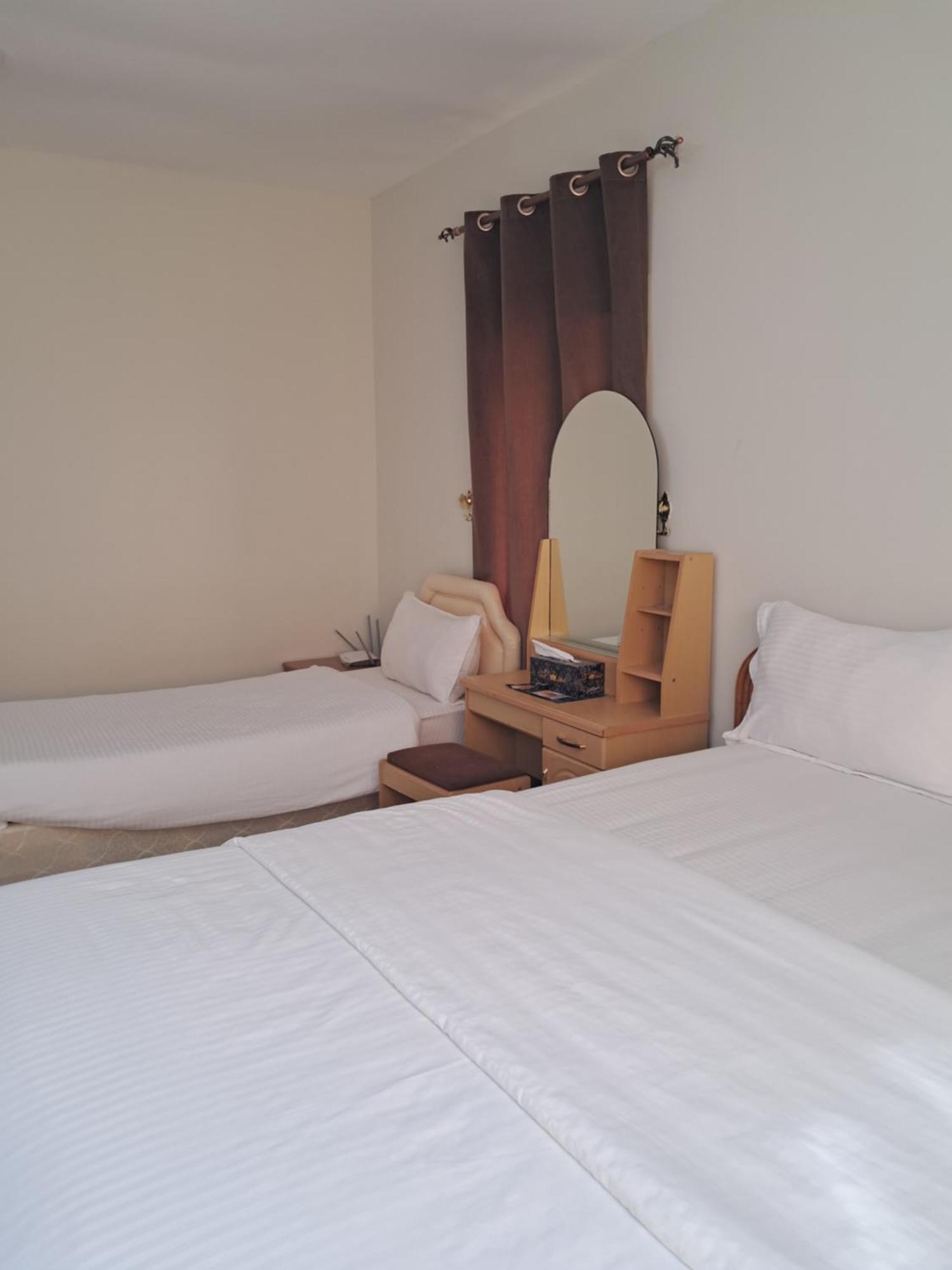 Alshumukh guesthouse Al Ghalilah Eksteriør billede